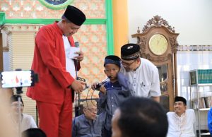 Tri Adhianto Plt. Wali Kota Bekasi Hadiri Santunan Anak Yatim Dari Gabungan DKM se-Kayuringin Jaya