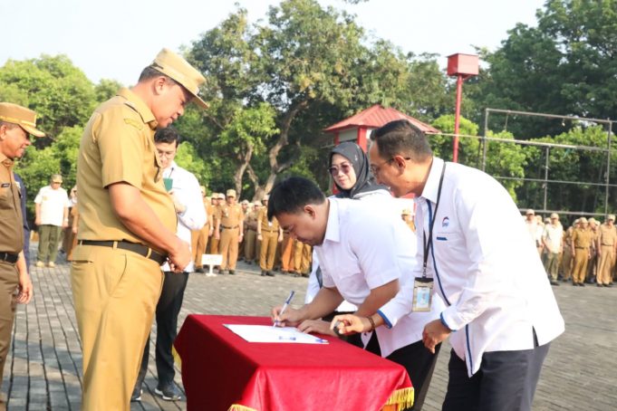 Apel Pagi, Pemerintah Kota Bekasi Kukuhkan Forum Kota Bekasi Sehat dan Serahkan Beberapa Penghargaan