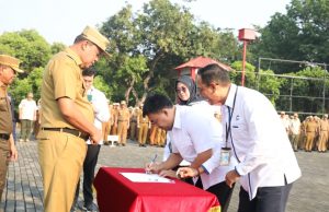 Apel Pagi, Pemerintah Kota Bekasi Kukuhkan Forum Kota Bekasi Sehat dan Serahkan Beberapa Penghargaan