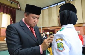 Tri Adhianto Plt. Wali Kota Bekasi Kukuhkan Paskibraka Tingkat Kota Bekasi Tahun 2023