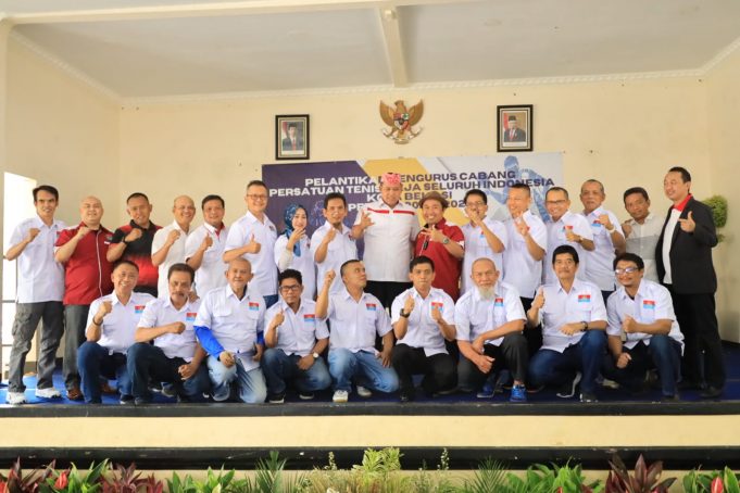 Wali Kota Bekasi Tri Adhianto Hadiri Pelantikan Pengurus Cabang PTMSI Kota Bekasi