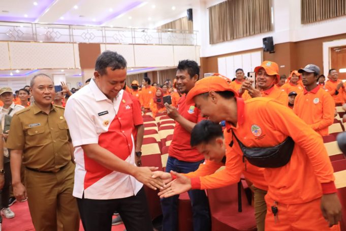 Wali Kota Bekasi Intruksikan Dinas Berikan Beasiswa Sekolah Paket Bagi Petugas Yang Putus Sekolah