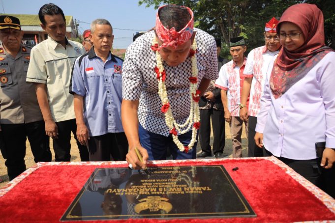Tri Adhianto Wali Kota Bekasi Resmikan 3 Taman di Bekasi Timur