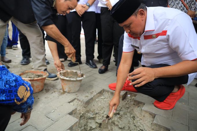 Walikota Bekasi Letakan Batu Pertama Pembangunan Sentra UMKM di Rest Area KM 06B