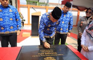 WALI KOTA BEKASI RESMIKAN TIGA GEDUNG DI PADURENAN MUSTIKAJAYA