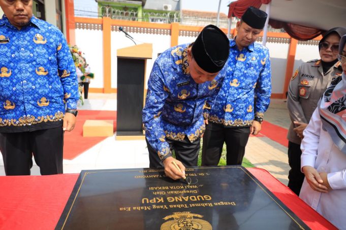 WALI KOTA BEKASI RESMIKAN TIGA GEDUNG DI PADURENAN MUSTIKAJAYA