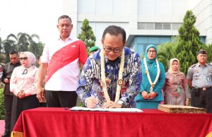 Sertijab Wali Kota Bekasi Kepada Pj. Wali Kota Bekasi di Plaza Pemerintah Kota Bekasi
