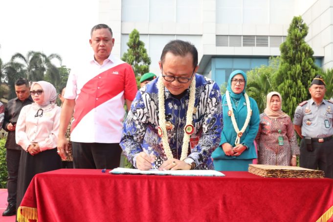 Sertijab Wali Kota Bekasi Kepada Pj. Wali Kota Bekasi di Plaza Pemerintah Kota Bekasi