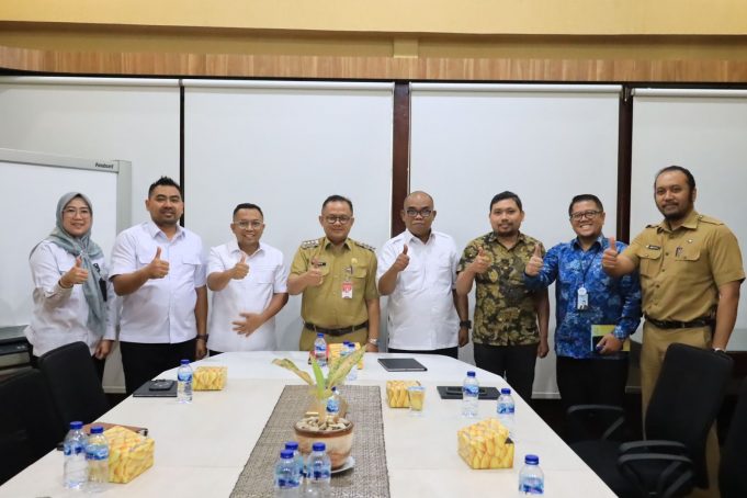 Rapat Perdana Pj. Wali Kota Bekasi Bersama Jajaran BUMD Bahas Optimalisasi Pelayanan Kepada Masyarakat