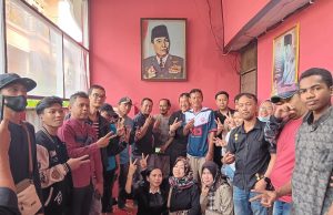 RUDY HERYANSAH POLITISI PDI PERJUANGAN BERKUNJUNG KE POSKO ASPIRASI RUMAH BESAR PERJUANGAN BEKASI UTARA