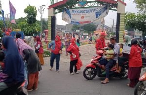 Pengurus Partai PDI Perjuangan Bekasi Utara Mengadakan Bakti Sosial di Bulan Ramadhan Dengan Membagi Ta’jil Dan Mengadakan Acara Buka Bersama