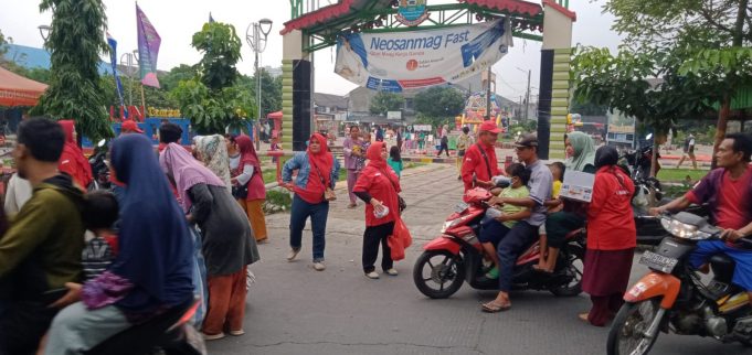 Pengurus Partai PDI Perjuangan Bekasi Utara Mengadakan Bakti Sosial di Bulan Ramadhan Dengan Membagi Ta’jil Dan Mengadakan Acara Buka Bersama