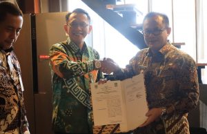 Pemkab Bekasi Serahkan Aset Wilayah Layanan Perumda Tirta Bhagasasi Pada Pemkot Bekasi