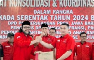 TRI ADHIANTO MENDAPATKAN SURAT TUGAS DARI DPP PDI PERJUANGAN UNTUK MAJU SEBAGAI CALON WALI KOTA BEKASI