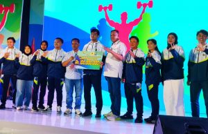 Tri Adhianto Ketua KONI Kota Bekasi Berikan Bonus Atlit Peraih Emas, Perak, Perunggu dan Pelatih PON XXI Aceh Sumut 2024