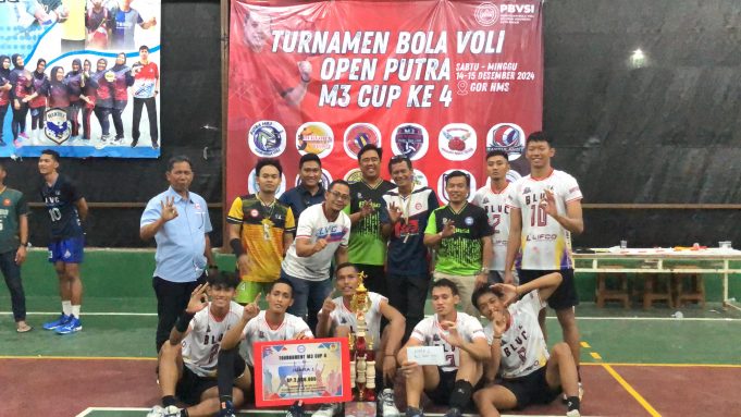KLUB BOLA VOLI BANYU LANGIT MENJUARAI TURNAMEN M3 (MAS TRI) CUP KE 4 SETELAH MENGALAHKAN KLUB TAMER BRIMOB CIKEAS 3 – 2