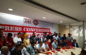 TIM PEMENANGAN TRI ADHIANTO – HARRIS BOBIHO DEKLARASI KEMENANGAN PILKADA KOTA BEKASI 2024