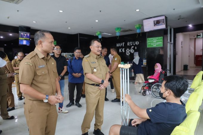 Wakil Walikota Harris Bobihoe Mengunjungi RSUD Kota Bekasi