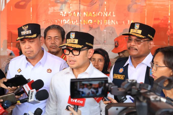 Wali Kota Bekasi Tri Adhianto Mendata Para Korban Banjir Akan Diberikan Bantuan Sesuai Kriteria