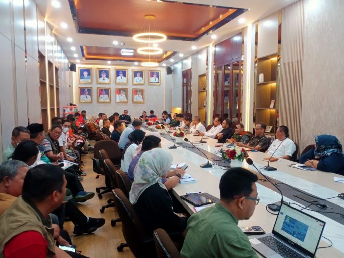 Tri Adhianto Wali Kota Bekasi Pimpin Rakor Evaluasi Banjir Kota Bekasi Bahas Pemulihan Pasca – Banjir