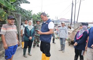 Wali Kota Bekasi Tri Adhianto Instruksikan Dinas LH Segera Angkut Sampah di Titik-Titik Terdampak Banjir