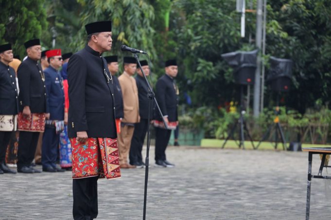 HUT KOTA BEKASI KE 28 TH “TRI ADHIANTO – HARRIS BOBIHOE” SUMBANGKAN GAJI PERTAMA UNTUK PARA KORBAN BANJIR
