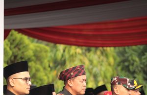 Tri Adhianto – Harris Bobihoe Kompak Memakai Busana Daerah Dalam Acara Peringatan Hardiknas 2025