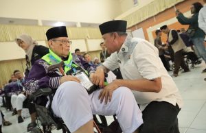 Wali Kota Bekasi Tri Adhianto Lepas 420 Calon Jamaah Haji Kloter Pertama ke Tanah Suci