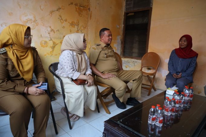 Wali Kota Bekasi Temui Ibu Maelani, Korban Kekerasan Anak Kandung dan Pastikan Pendampingan Kesehatan dan Psikologis