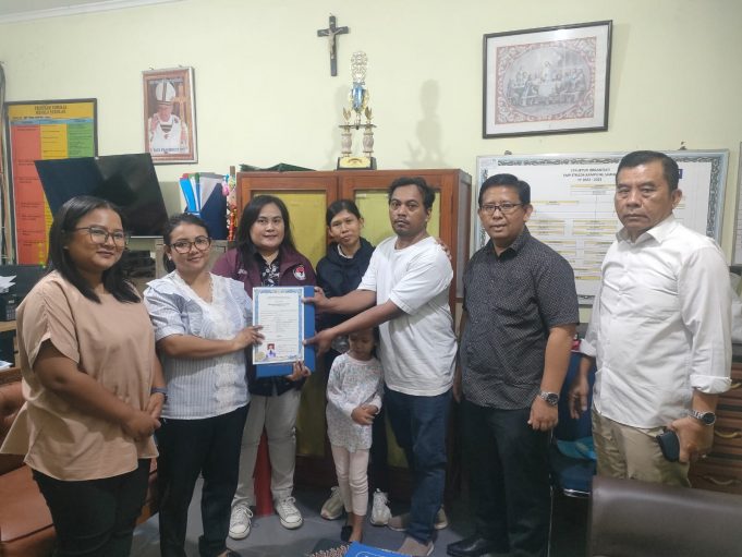 LBH BAPEKSI KOTA BEKASI DAMPINGI SISWA, SMP STRADA MENYERAHKAN IJAZAH YANG SEMPAT TERTUNDA