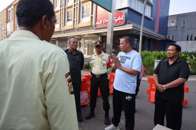 Walikota Bekasi Mengapresiasi Satpam Sumarecon atas Kesiapsiagaan Jaga Kondusivitas Kota, Stick Golf Jadi Simbol