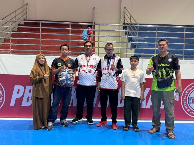 25 Klub Bola Voli Kota Bekasi Mendapat Bantuan Jersey Dari PBVSI Kota Bekasi