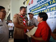 Serahkan 600 PTSL Warga Kota Bekasi, Tri Adhianto Pastian Surat Kepemilikan Tanah Warga